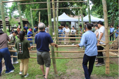 การสร้างเรือนเครื่องผูก ภายใต้กิจกรรม - Building a bamboo house of the “Artisans Talk” woodworking and traditional kruang puuk house construction workshop