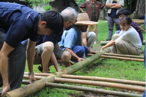 การสร้างเรือนเครื่องผูก ภายใต้กิจกรรม - Building a bamboo house of the “Artisans Talk” woodworking and traditional kruang puuk house construction workshop