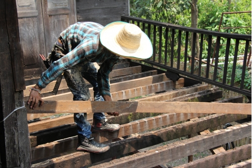 ต๋ง และ ไม้แป้น - Joists are horizontal structural