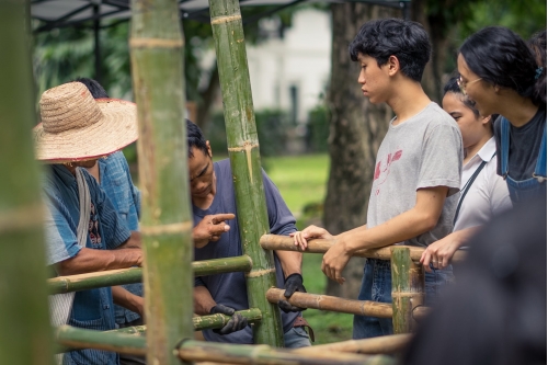 การสร้างเรือนเครื่องผูก ภายใต้กิจกรรม - Building a bamboo house of the “Artisans Talk” woodworking and traditional kruang puuk house construction workshop