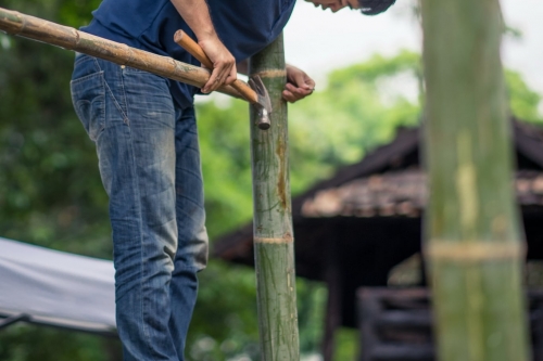 การสร้างเรือนเครื่องผูก ภายใต้กิจกรรม - Building a bamboo house of the “Artisans Talk” woodworking and traditional kruang puuk house construction workshop