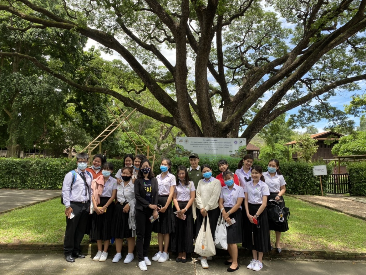 คณาจารย์และนักศึกษาคณะศึกษาศาสตร์ มหาวิทยาลัยฟาร์อีสเทอร์น เข้าทัศนศึกษาพิพิธภัณฑ์เรือนโบราณล้านนา มช.