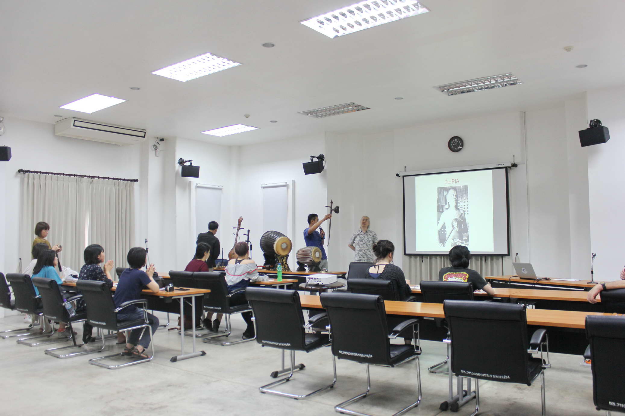 การบรรยายในหัวข้อ Lanna Music และฝึกปฏิบัติด้านดนตรีล้านนา