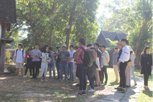 คณาจารย์และนักศึกษาจากมหาวิทยาลัยอัสสัมชัญ เยี่ยมชมพิพิธภัณฑ์เรือนโบราณล้านนา มช.