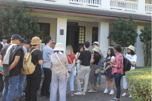 คณาจารย์และนักศึกษาจากมหาวิทยาลัยอัสสัมชัญ เยี่ยมชมพิพิธภัณฑ์เรือนโบราณล้านนา มช.