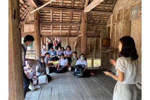 คณาจารย์และนักศึกษาจากคณะศึกษาศาสตร์ มช. เยี่ยมชมพิพิธภัณฑ์เรือนโบราณล้านนา มช.