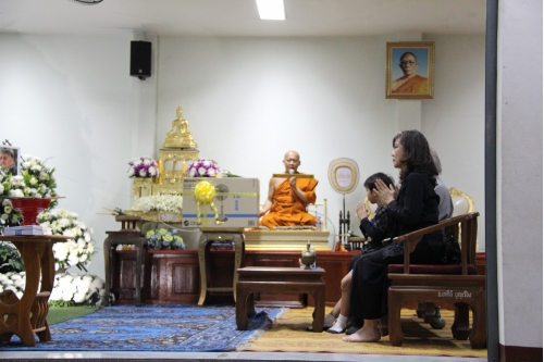 ร่วมพิธีบำเพ็ญกุศลและสวดอภิธรรมศพ คุณมาลินี คิวริเปอล์