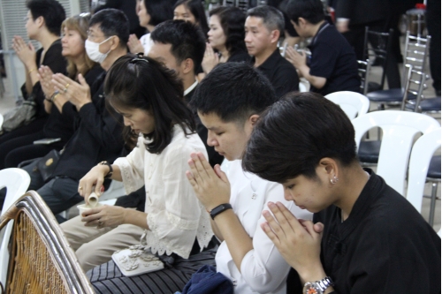 ร่วมพิธีบำเพ็ญกุศลและสวดอภิธรรมศพ คุณมาลินี คิวริเปอล์