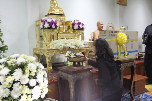 ร่วมพิธีบำเพ็ญกุศลและสวดอภิธรรมศพ คุณมาลินี คิวริเปอล์