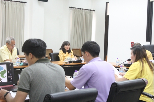 การประชุมคณะกรรมการตรวจรับพัสดุ (กรณีตรวจงานจ้างก่อสร้าง) งานจ้างปลูกสร้างเรือนฝาไหล (เรือนแม่นายคำเที่ยง)