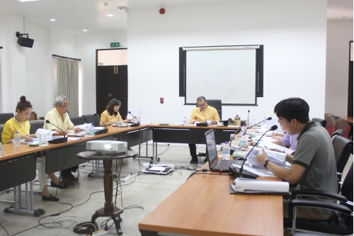 การประชุมคณะกรรมการตรวจรับพัสดุ (กรณีตรวจงานจ้างก่อสร้าง) งานจ้างปลูกสร้างเรือนฝาไหล (เรือนแม่นายคำเที่ยง)