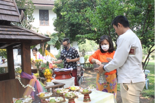 พิธีไหว้พระภูมิเจ้าที่เนื่องในโอกาสประเพณีปีใหม่ล้านนา