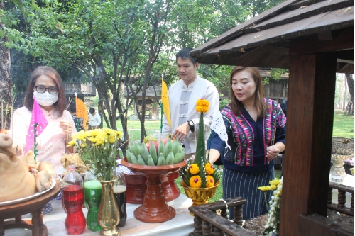 พิธีไหว้พระภูมิเจ้าที่เนื่องในโอกาสประเพณีปีใหม่ล้านนา