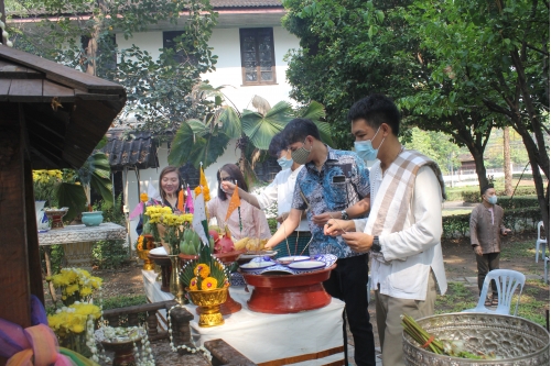 พิธีไหว้พระภูมิเจ้าที่เนื่องในโอกาสประเพณีปีใหม่ล้านนา