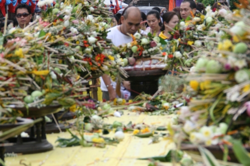 ประเพณีเข้าอินทขีล