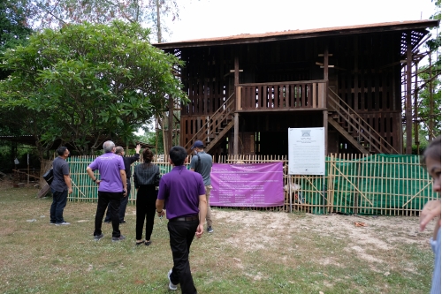 ประชุมคณะกรรมการตรวจรับพัสดุ (กรณีตรวจงานจ้างก่อสร้าง) งานจ้างปลูกสร้างเรือนฝาไหล (เรือนแม่นายคำเที่ยง) ครั้งที่ 3 /2563