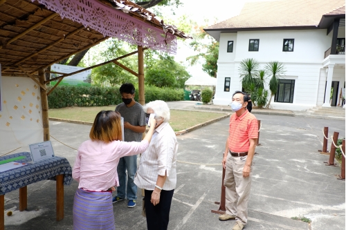 พิพิธภัณฑ์เรือนโบราณล้านนา มช. คึกคัก หลังเปิดให้บริการเข้าเยี่ยมชมในวันแรก ภายใต้มาตรการป้องกันและลดความเสี่ยงการแพร่ระบาดของโควิด-19