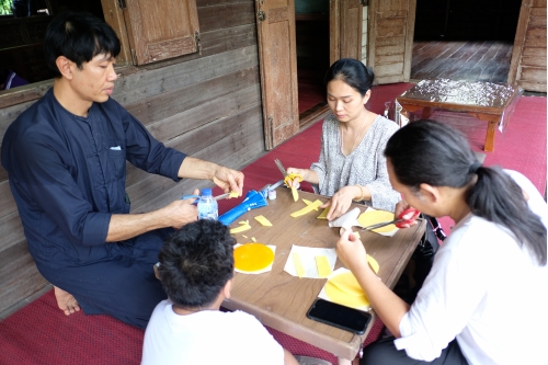 อบรมหลักสูตรระยะสั้นการทำเทียนในพิธีกรรม (ทำต้นผึ้งเเละต้นเทียน) วันที่ 30 กรกฎาคม 2563