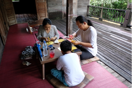 อบรมหลักสูตรระยะสั้นการทำเทียนในพิธีกรรม (ทำต้นผึ้งเเละต้นเทียน) วันที่ 30 กรกฎาคม 2563