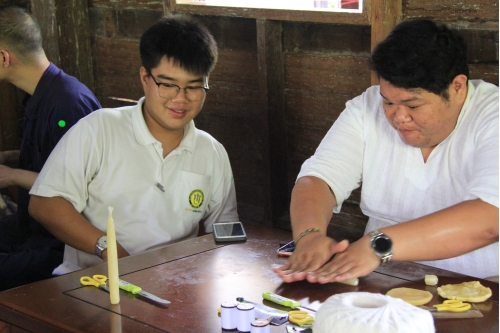 อบรมหลักสูตรระยะสั้นการทำเทียนในพิธีกรรม (การทำเทียนโบราณล้านนา) 