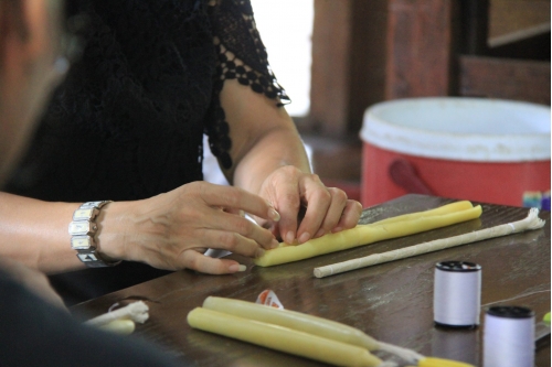 อบรมหลักสูตรระยะสั้นการทำเทียนในพิธีกรรม (การทำเทียนโบราณล้านนา) 