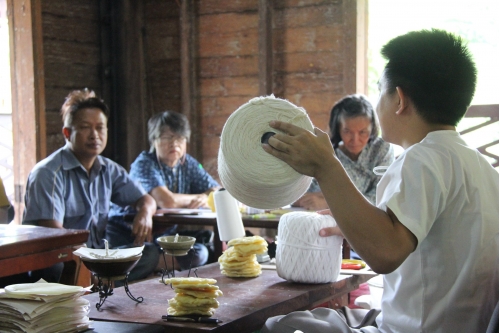 อบรมหลักสูตรระยะสั้นการทำเทียนในพิธีกรรม (การทำเทียนโบราณล้านนา) 