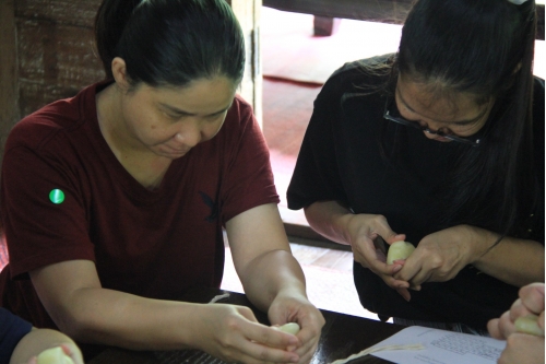 อบรมหลักสูตรระยะสั้นการทำเทียนในพิธีกรรม (การทำเทียนโบราณล้านนา) 