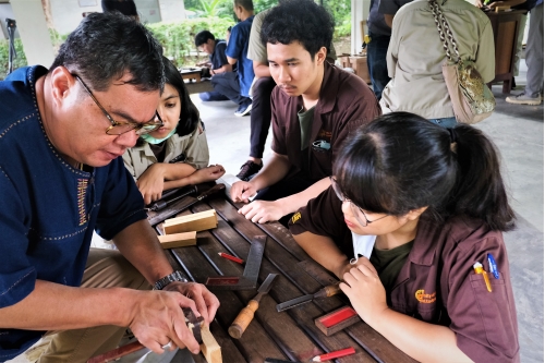 การอบรมความรู้งานไม้   “สล่าทอล์ค” (Artisans Talk)