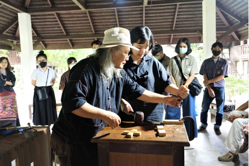 การอบรมความรู้งานไม้   “สล่าทอล์ค” (Artisans Talk)