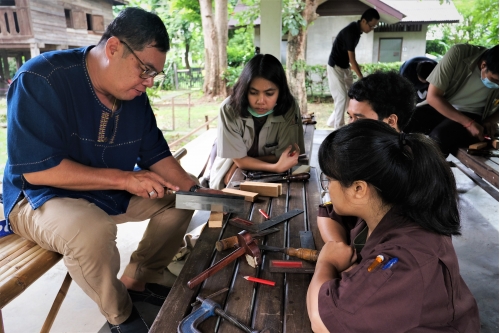 การอบรมความรู้งานไม้   “สล่าทอล์ค” (Artisans Talk)