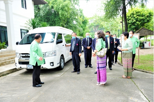 ให้การต้อนรับคณะกรรมการมูลนิธิจุมภฏ-พันธุ์ทิพย์