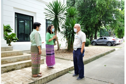 ให้การต้อนรับคณะกรรมการมูลนิธิจุมภฏ-พันธุ์ทิพย์