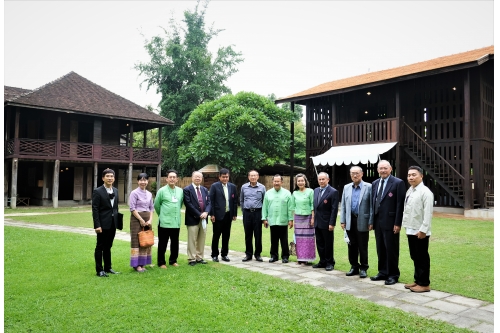 ให้การต้อนรับคณะกรรมการมูลนิธิจุมภฏ-พันธุ์ทิพย์