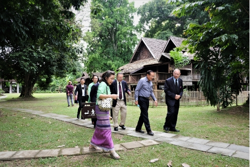 ให้การต้อนรับคณะกรรมการมูลนิธิจุมภฏ-พันธุ์ทิพย์