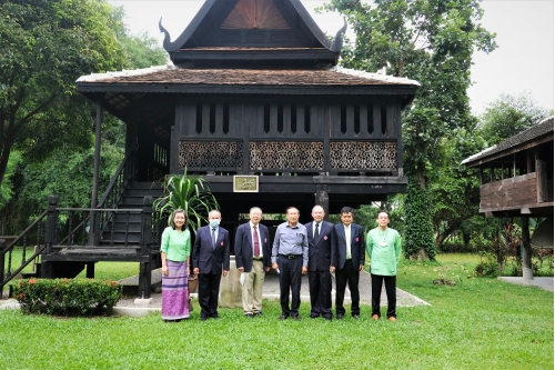 ให้การต้อนรับคณะกรรมการมูลนิธิจุมภฏ-พันธุ์ทิพย์