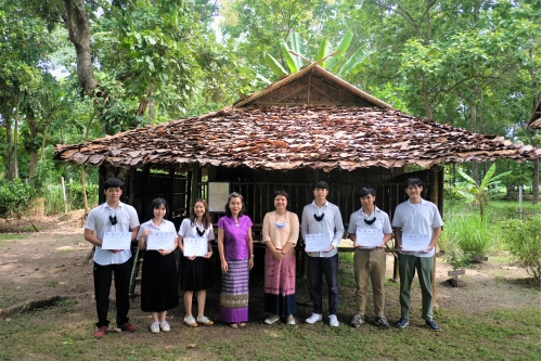 พิธีมอบใบรับรองการอบรมความรู้งานไม้ 