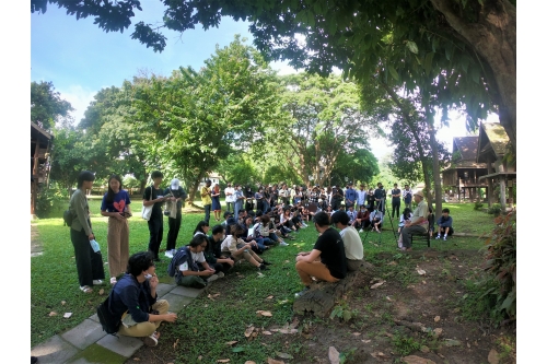 คณาจารย์และนักศึกษาคณะสถาปัตยกรรมศาสตร์ สถาบันเทคโนโลยีพระจอมเกล้าเจ้าคุณทหารลาดกระบัง  เข้าทัศนศึกษาพิพิธภัณฑ์เรือนโบราณล้านนา มช.