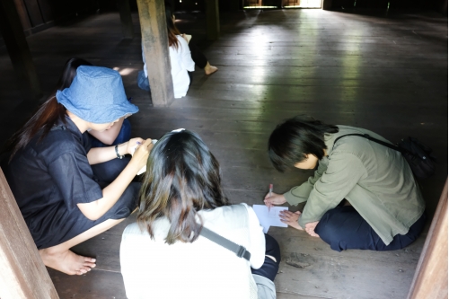 คณาจารย์และนักศึกษาคณะสถาปัตยกรรมศาสตร์ สถาบันเทคโนโลยีพระจอมเกล้าเจ้าคุณทหารลาดกระบัง  เข้าทัศนศึกษาพิพิธภัณฑ์เรือนโบราณล้านนา มช.