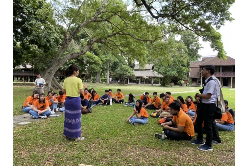 นักศึกษาคณะมนุษยศาสตร์และสังคมศาสตร์ มหาวิทยาลัยราชภัฏเชียงใหม่ ศึกษาดูงานพิพิธภัณฑ์เรือนโบราณล้านนา มช.