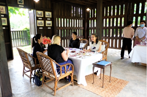 ให้การต้อนรับคุณ Lydia Barraza ผู้ช่วยทูตฝ่ายวัฒนธรรมและการศึกษา สถานเอกอัครราชทูตสหรัฐอเมริกาประจำประเทศไทย