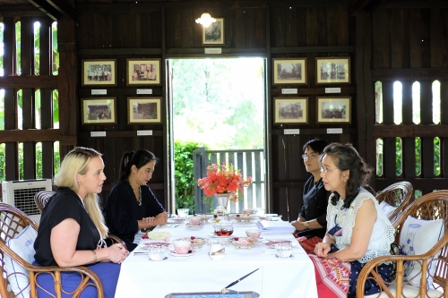 ให้การต้อนรับคุณ Lydia Barraza ผู้ช่วยทูตฝ่ายวัฒนธรรมและการศึกษา สถานเอกอัครราชทูตสหรัฐอเมริกาประจำประเทศไทย