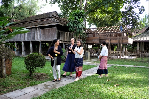 ให้การต้อนรับคุณ Lydia Barraza ผู้ช่วยทูตฝ่ายวัฒนธรรมและการศึกษา สถานเอกอัครราชทูตสหรัฐอเมริกาประจำประเทศไทย