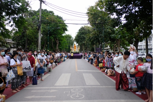 ร่วมพิธีตักบาตรเทโวโรหณะเนื่องในเทศกาลออกพรรษา ประจำปี 2563