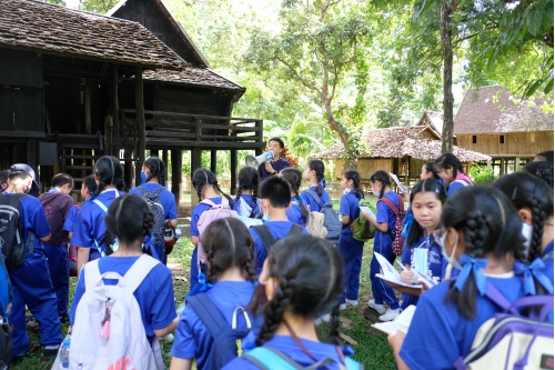 คณะครูและนักเรียนโรงเรียนปรินส์รอยแยลส์วิทยาลัย เข้าทัศนศึกษาและทำกิจกรรมด้านศิลปวัฒนธรรม ณ พิพิธภัณฑ์เรือนโบราณล้านนา มช. 