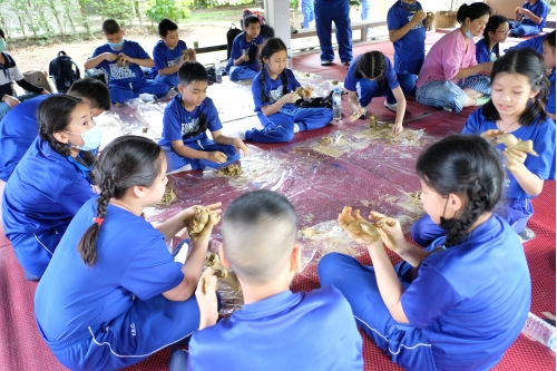 คณะครูและนักเรียนโรงเรียนปรินส์รอยแยลส์วิทยาลัย เข้าทัศนศึกษาพิพิธภัณฑ์เรือนโบราณล้านนา มช. และทำกิจกรรมด้านศิลปวัฒนธรรม ต่อเนื่องวันที่ 3 