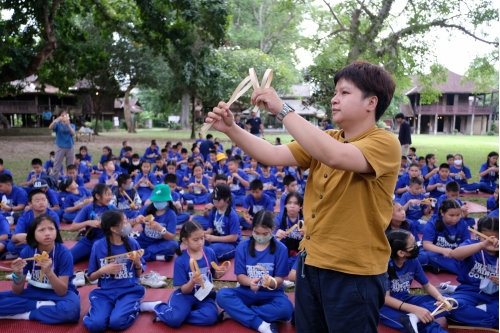 คณะครูและนักเรียนจากโรงเรียนปรินส์รอยแยลส์วิทยาลัย เข้าทัศนศึกษาพิพิธภัณฑ์เรือนโบราณล้านนา มช.