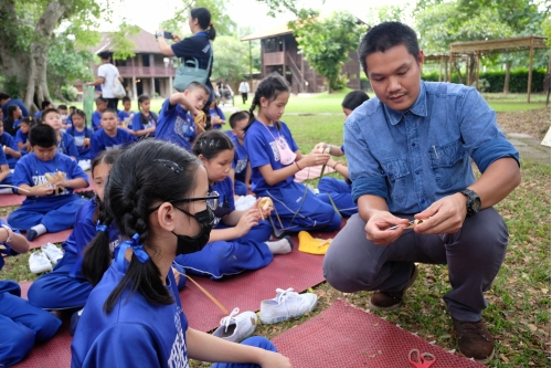 คณะครูและนักเรียนจากโรงเรียนปรินส์รอยแยลส์วิทยาลัย เข้าทัศนศึกษาพิพิธภัณฑ์เรือนโบราณล้านนา มช.