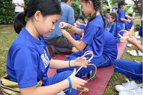 คณะครูและนักเรียนจากโรงเรียนปรินส์รอยแยลส์วิทยาลัย เข้าทัศนศึกษาพิพิธภัณฑ์เรือนโบราณล้านนา มช.