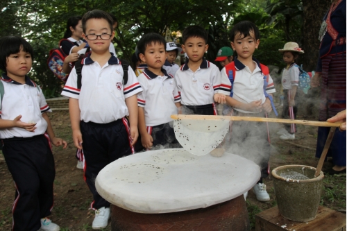 ข้าวเเคบ