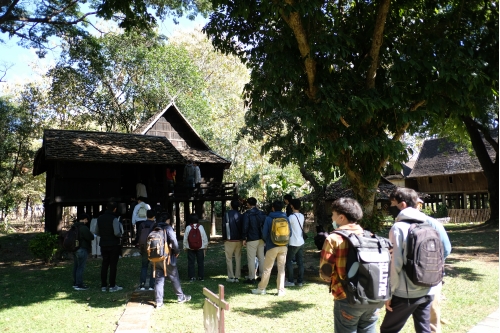 คณาจารย์และนักศึกษาจากมหาวิทยาลัยเทคโนโลยีราชมงคลล้านนา เข้าทัศนศึกษาพิพิธภัณฑ์เรือนโบราณล้านนา มช.